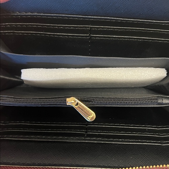 Burgundy and gold zippy wallet - Picture 3 of 3